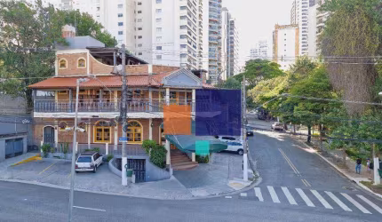 Casa Comercial Retro com 1.368m², 32 vagas e 08 banheiros - Vende-se no Campo Belo