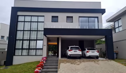 Casa em Condomínio 306 m2. Santo Inácio