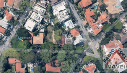 'Já imaginou construir a casa dos seus sonhos no bairro mais valorizado da cidade de São Paulo ?  Terreno de 835m2 no Jardim Europa, próximo ao parque