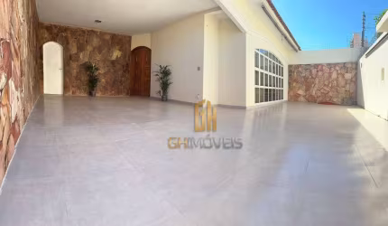 Casa com 3 dormitórios à venda, 299 m² por R$ 1.200.000 - Setor Nova Suíça - Goiânia/GO