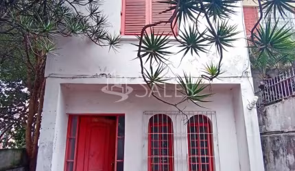 Casa à venda em Cerqueira César, São Paulo-SP: 3 quartos, 1 suíte, 1 sala, 2 banheiros, 2 vagas, 140m². Venha conferir!