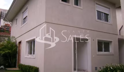 Luxuosa casa à venda na Cidade Monções, São Paulo-SP: 3 quartos, 3 suítes, 5 banheiros, 2 vagas de garagem, 200m² de área.