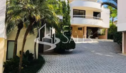 Casa de luxo na Vila Mascote: 4 quartos, 4 suítes, 7 banheiros, 4 vagas de garagem e 700m² de área em São Paulo-SP.