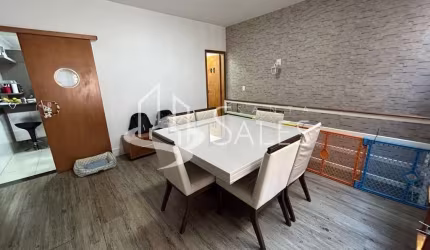 Imperdível oportunidade: Casa à venda em São Paulo-SP, na Vila Mariana, com 2 quartos, 2 salas, 2 banheiros, 1 vaga de garagem e 243m².