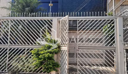 Casa de Luxo à Venda em São Paulo-SP, Tatuapé: 3 Quartos, 1 Suíte, 2 Salas, 4 Banheiros, 4 Vagas, 240 m²!