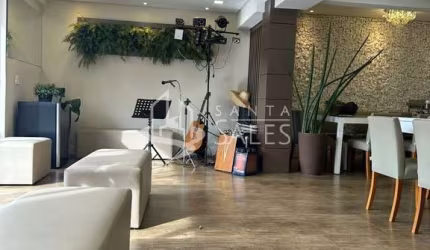 Impecável casa à venda em São Paulo-SP, Bosque da Saúde: 3 quartos, 2 suítes, 1 sala, 3 banheiros, 6 vagas, 350m².