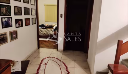 Impecável casa à venda no Bosque da Saúde, São Paulo-SP! 3 quartos, 1 suite, 2 salas, 2 banheiros, 2 vagas de garagem.