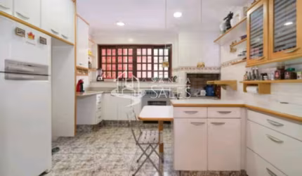 Casa à Venda em Perdizes, São Paulo: 3 Quartos, 3 Suítes, 240m² e 2 Vagas de Garagem!