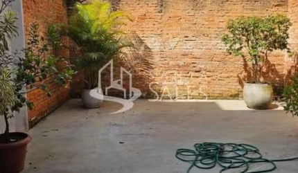 Casa Industrial de Alto Padrão em Pinheiros, São Paulo-SP: 3 quartos, 2 banheiros, 1 vaga, 200m² de área. Venda ou Locação!