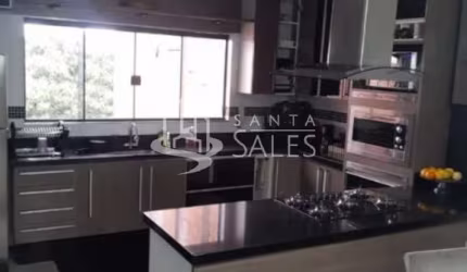 Imperdível casa à venda na zona Leste de São Paulo, com 3 quartos, 3 suítes e 300m² de área!