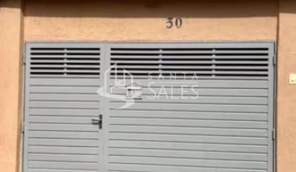Residência de 2 quartos no Parque Jabaquara, São Paulo - 132m², 2 banheiros, garagem para 2 carros. Venha conferir!