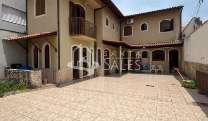Casa à venda em Jardim Aricanduva, São Paulo-SP: 3 quartos, 1 suíte, 2 salas, 4 banheiros, 5 vagas de garagem! Venha conferir!