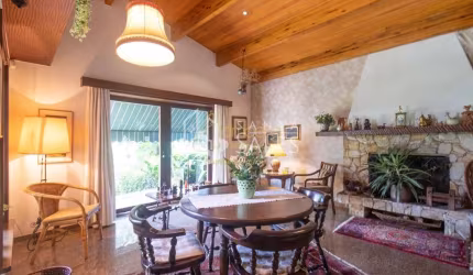 Imperdível! Casa à venda em São Paulo-SP, bairro Santo Amaro, 3 quartos, 1 suíte, 3 salas, 4 banheiros, 4 vagas, 875m².