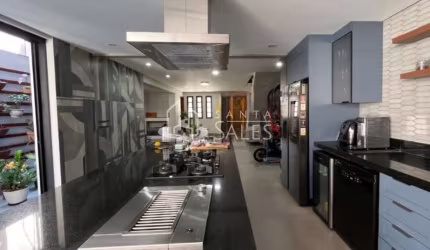 Magnífica Casa à Venda em São Paulo - Planalto Paulista: 3 quartos, 1 suíte, 2 salas, 3 banheiros, 2 vagas, 141 m².
