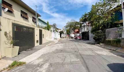 Casa em rua tranquila do Brooklin com 2 dormitórios, quintal, e edícula com mais 1 quarto e banheiro