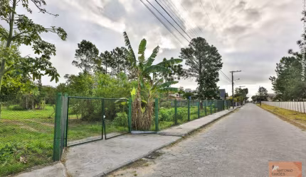 Área a venda com 4.100m2 no coração do bairro Campeche.
