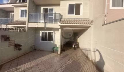 Triplex com 3 quartos à venda em Capão Raso - PR