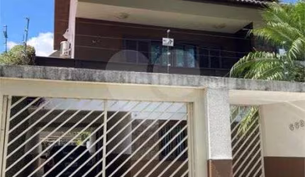 Sobrado com 3 quartos à venda em Uberaba - PR