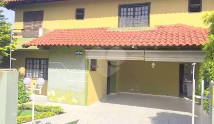 Sobrado com 3 quartos à venda em Santa Felicidade - PR