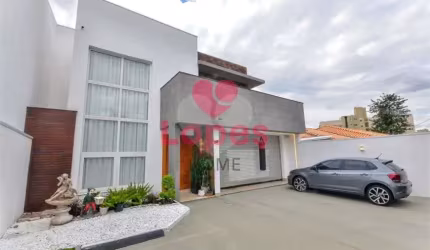 Sobrado com 3 quartos à venda em Portão - PR