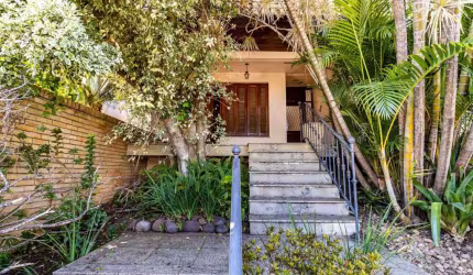 Casa em condomínio fechado com 6 quartos à venda na Rua Comendador Creidy, 77, Chácara das Pedras, Porto Alegre por R$ 1.400.000