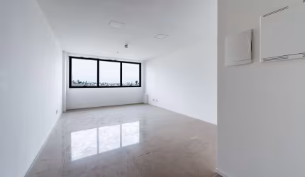 Sala comercial para alugar na Avenida Assis Brasil, 2827, Cristo Redentor, Porto Alegre por R$ 2.500