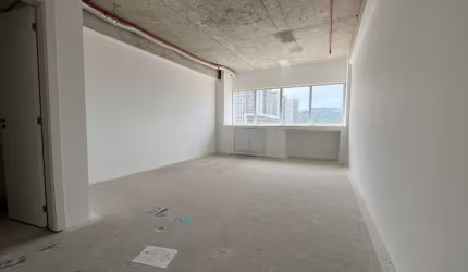 Sala comercial para alugar na Avenida Ipiranga, 7464, Jardim Botânico, Porto Alegre por R$ 3.600