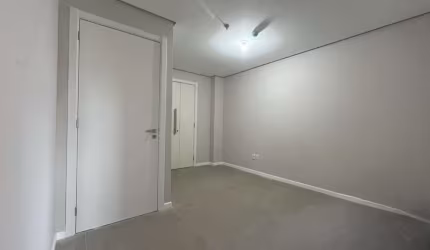 Sala comercial para alugar na Rua Coronel Aparício Borges, 260, Teresópolis, Porto Alegre por R$ 4.300