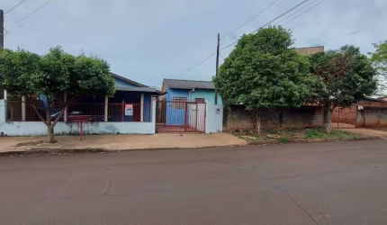 Imóvel com duas casas de frente para rua   a Venda  Zona Sul