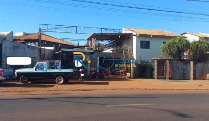Terreno com área  710 M ² com algumas benfeitorias com ótima localização .