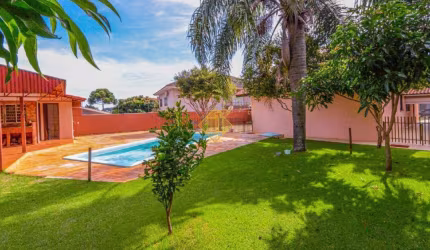 Casa ampla com excelente espaço de lazer, com 800 m² de terreno:
