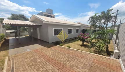 CASA TÉRREA COM TERRENO FANTÁSTICO NO BAIRRO TROPICAL.