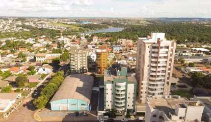 Apartamento com grande sacada na região do lago de Cascavel- PR