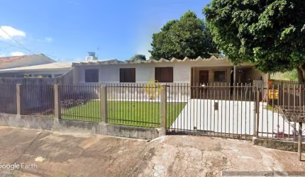 Terreno de Esquina com Duas Casas a 1 Quadra da PRC-467 – Ideal para Investidores!