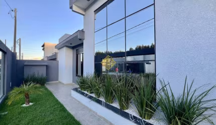 Casa Moderna e Sofisticada com 3 Suítes e Piscina no Tropical
