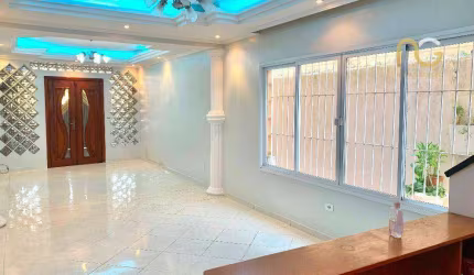 Casa com 3 dormitórios à venda, 225 m² por R$ 790.000,00 - Vila Guilhermina - Praia Grande/SP