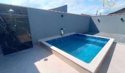 Casa nova 2 dorm. piscina na praia de Mongaguá!