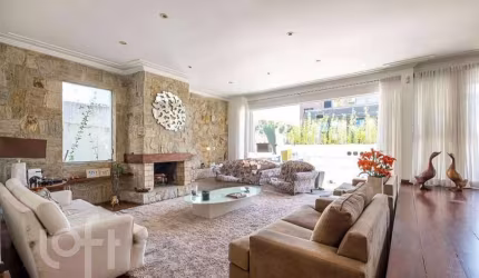 Casa Luxuosa à Venda em Boaçava, SP