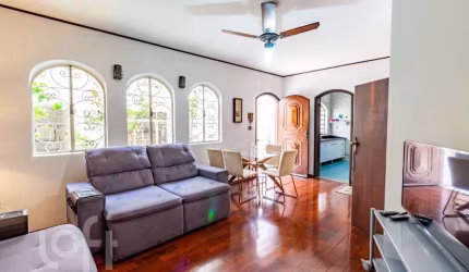 Casa à venda em Saúde com 309 m², 5 quartos, 3 suítes, 2 vagas