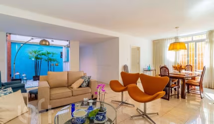Casa à venda em Saúde com 500 m², 5 quartos, 2 suítes, 4 vagas