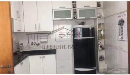 SOBRADO 240 m² - 3 DORMITÓRIOS - 1 SUÍTE - 2 VAGAS - NO JARDIM TÊXTIL !!