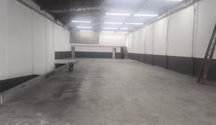 GALPÃO PARA LOCAÇAO COM 932 m² CIDADE CENTENÁRIO.