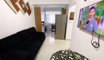 VENDO OU ALUGO APARTAMENTO MOBILIADO FRENTE A PRAIA NO CANTO DO FORTE, 02 DORMITÓRIOS COM GARAGEM.