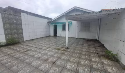 VENDO CASA NO SAMAMBAIA COM 02 DORMITÓRIOS E QUINTAL COM 04 VAGAS DE GARAGEM, EM ÓTIMA LOCALIZAÇÃO, PRÓXIMA DE USAFA, PADARIA E PRAÇA COM PLAYGROND.
