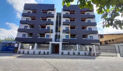 Apto com 2 quartos e 1 vaga de garagem.