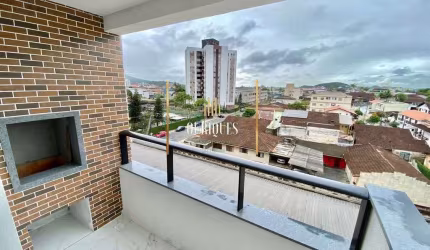 Apto com 62 m² com 2 quartos sendo 1 suíte semimobiliado.