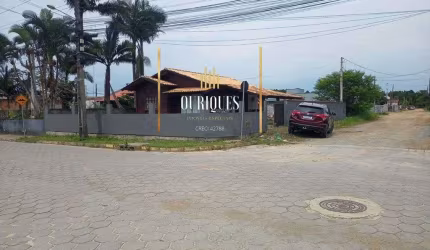 Casa padrão de esquina com 2 quartos no Bairro Ubatuba em SFS.
