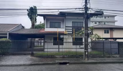 Excelente sobrado no Bom Retiro com 250m² de área construída.