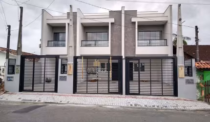 Excelente Sobrado Geminado com 105m², possui 3 quartos e 2 vagas.