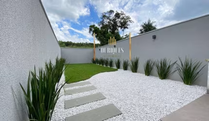 Sobrado Geminado 125m² e amplo espaço no terreno.